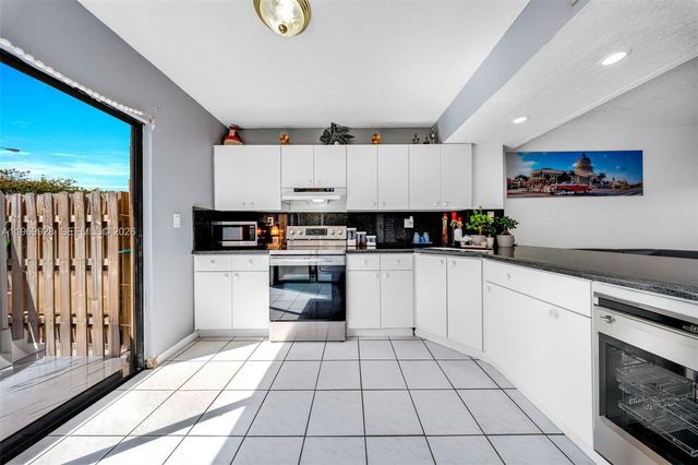 1923 SW 107th Ave 103, Miami, FL 33165