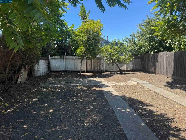3513 Adeline St, Oakland, CA 94608