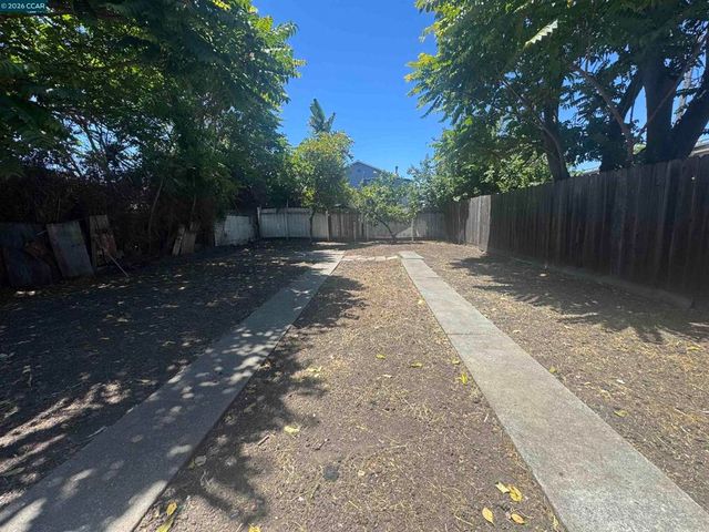 3513 Adeline St, Oakland, CA 94608