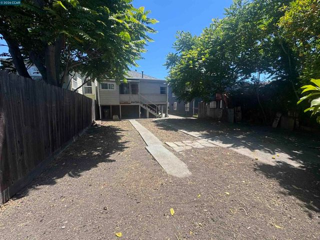 3513 Adeline St, Oakland, CA 94608
