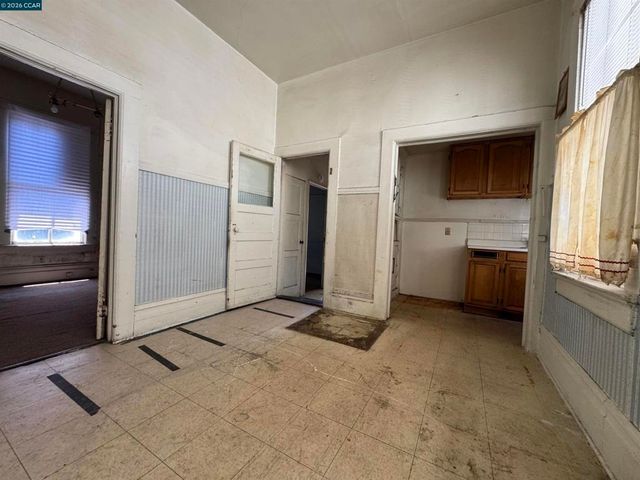 3513 Adeline St, Oakland, CA 94608
