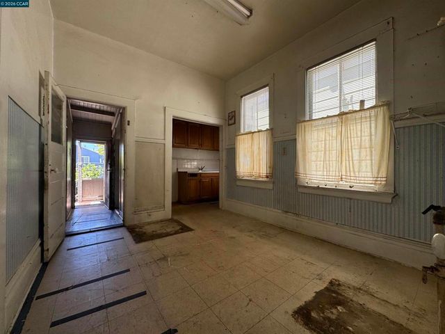 3513 Adeline St, Oakland, CA 94608