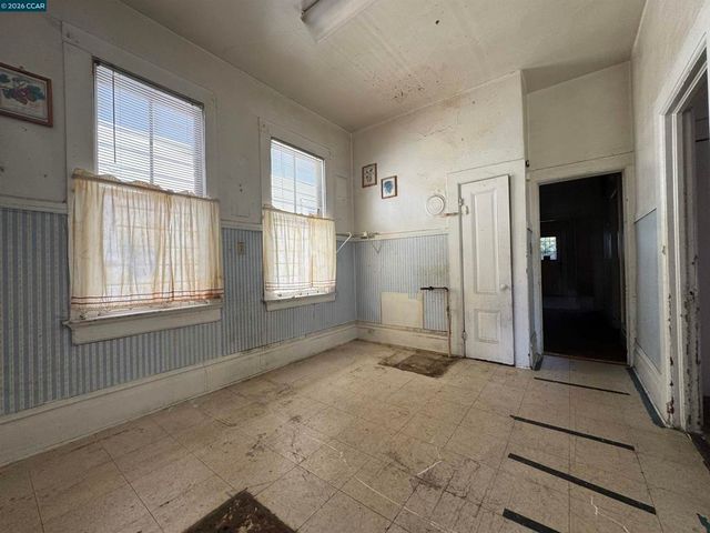3513 Adeline St, Oakland, CA 94608