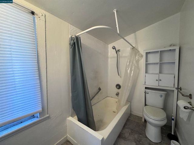 3513 Adeline St, Oakland, CA 94608