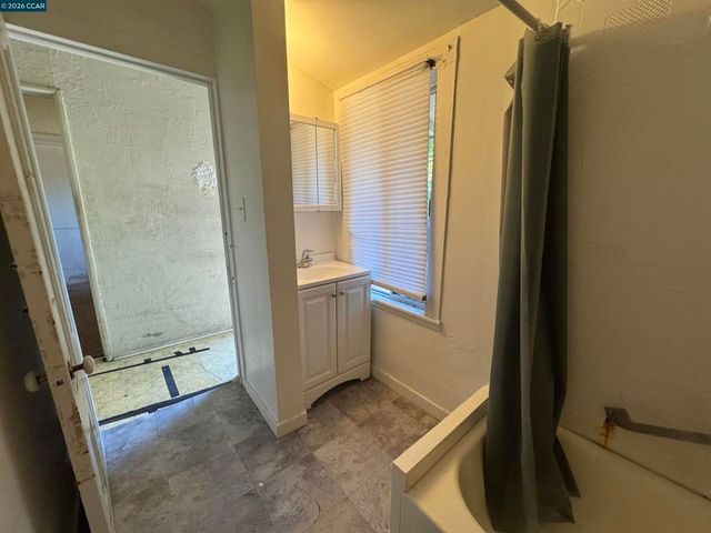 3513 Adeline St, Oakland, CA 94608