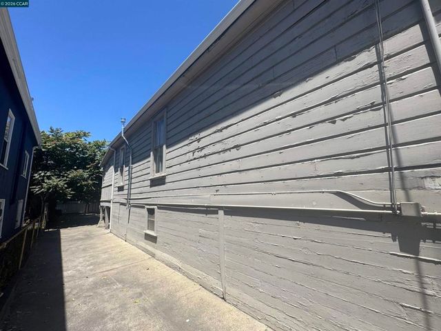 3513 Adeline St, Oakland, CA 94608