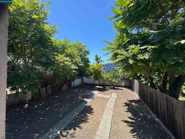 3513 Adeline St, Oakland, CA 94608