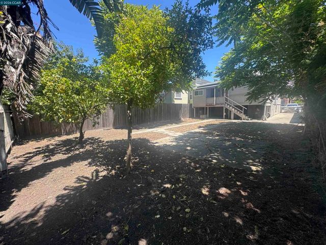 3513 Adeline St, Oakland, CA 94608