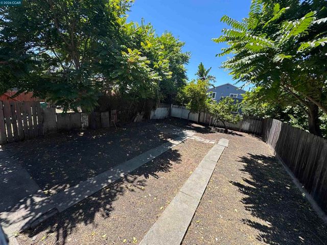 3513 Adeline St, Oakland, CA 94608