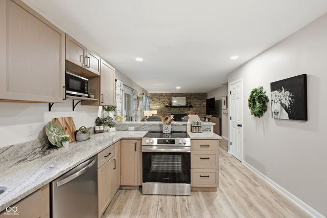 8030 N Richardt Avenue, Indianapolis, IN 46256