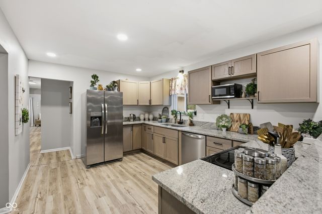 8030 N Richardt Avenue, Indianapolis, IN 46256