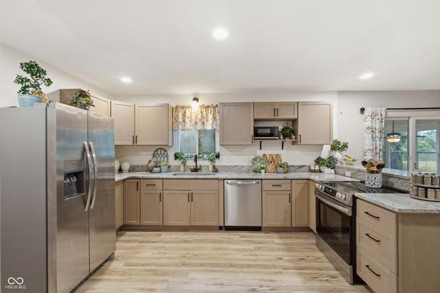 8030 N Richardt Avenue, Indianapolis, IN 46256