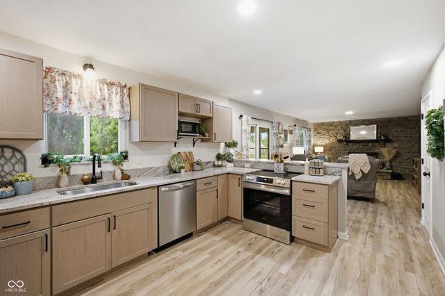 8030 N Richardt Avenue, Indianapolis, IN 46256