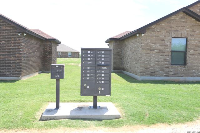 16020 US HIGHWAY 87, Adkins, TX 78101