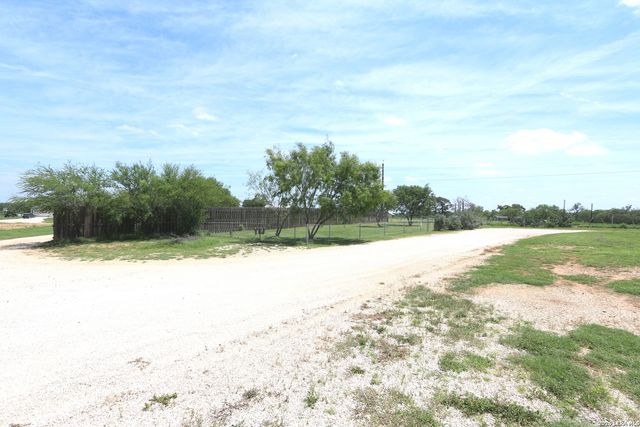 16020 US HIGHWAY 87, Adkins, TX 78101
