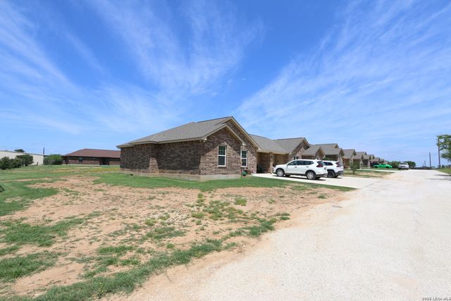 16020 US HIGHWAY 87, Adkins, TX 78101