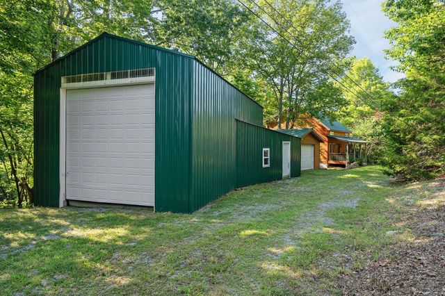 1235 Lakeview Dr, Smithville, TN 37166