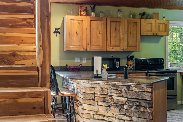 1235 Lakeview Dr, Smithville, TN 37166