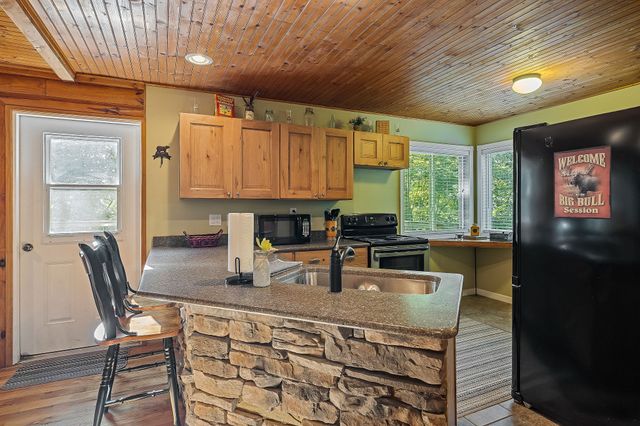 1235 Lakeview Dr, Smithville, TN 37166
