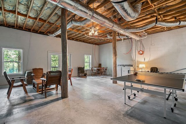 1235 Lakeview Dr, Smithville, TN 37166