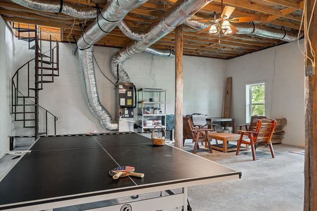 1235 Lakeview Dr, Smithville, TN 37166