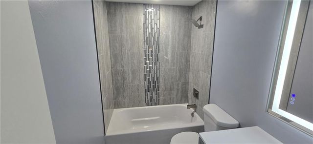 6906 N Pennsylvania Avenue, Kansas City, MO 64118
