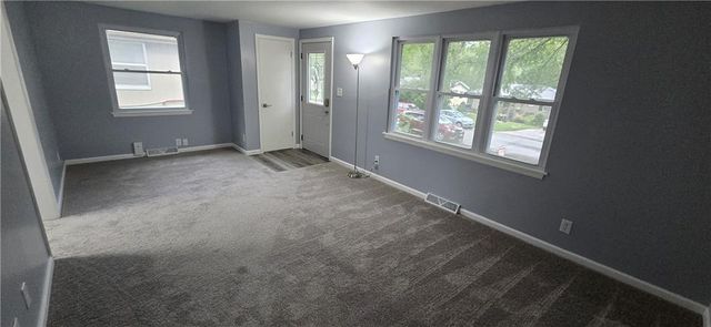 6906 N Pennsylvania Avenue, Kansas City, MO 64118