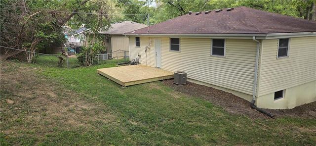 6906 N Pennsylvania Avenue, Kansas City, MO 64118