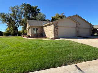 41201 Whispering Oaks Drive, Clinton Township, MI 48038