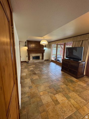 9650 S BUTTONWOOD DR, Sandy, UT 84092