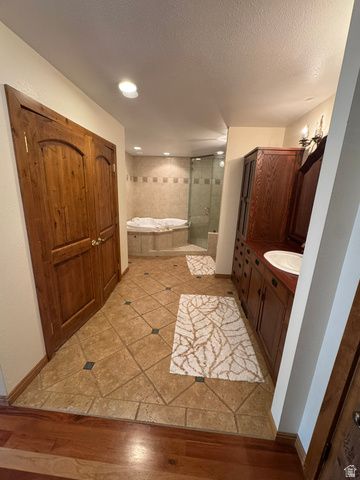 9650 S BUTTONWOOD DR, Sandy, UT 84092