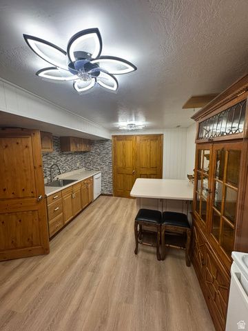 9650 S BUTTONWOOD DR, Sandy, UT 84092