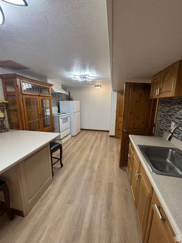 9650 S BUTTONWOOD DR, Sandy, UT 84092