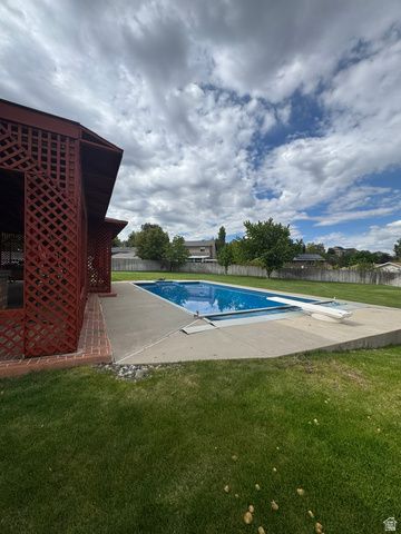 9650 S BUTTONWOOD DR, Sandy, UT 84092
