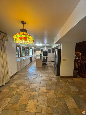 9650 S BUTTONWOOD DR, Sandy, UT 84092