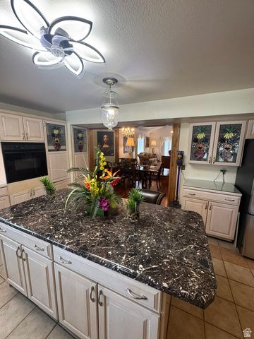 9650 S BUTTONWOOD DR, Sandy, UT 84092