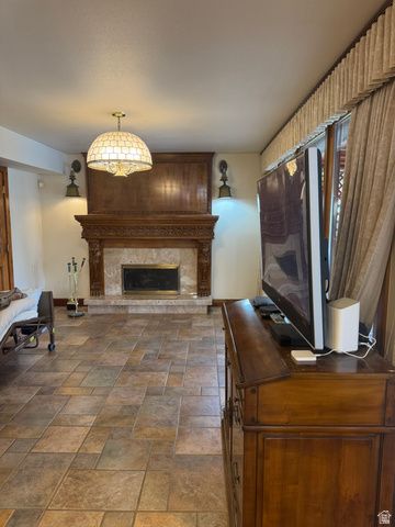 9650 S BUTTONWOOD DR, Sandy, UT 84092