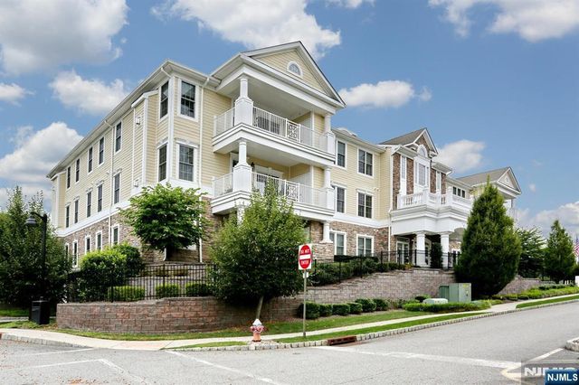 801 Four Seasons Lane, Montvale, NJ 07645