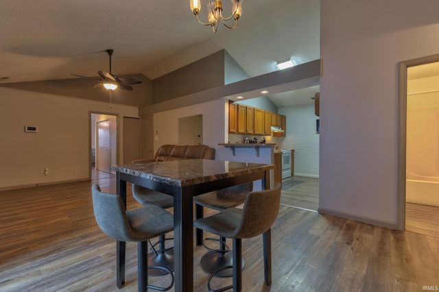 5825 Crossfield Drive, Evansville, IN 47715