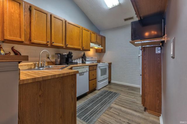 5825 Crossfield Drive, Evansville, IN 47715