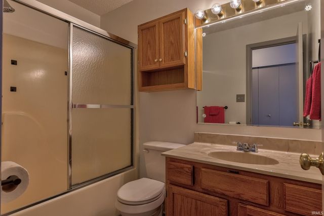 5825 Crossfield Drive, Evansville, IN 47715