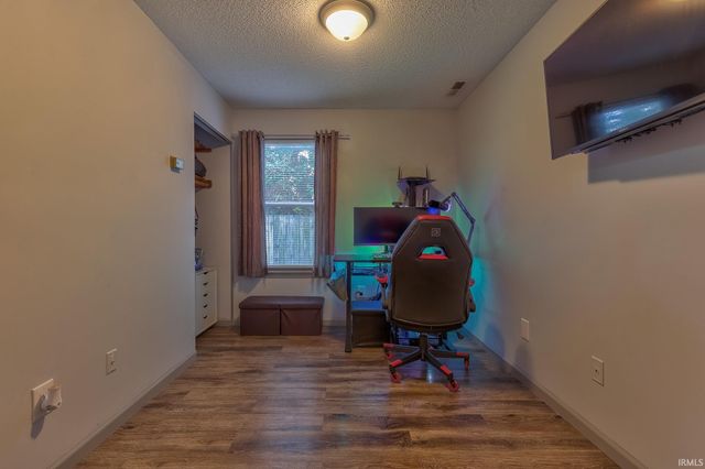 5825 Crossfield Drive, Evansville, IN 47715