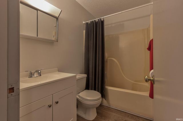 5825 Crossfield Drive, Evansville, IN 47715