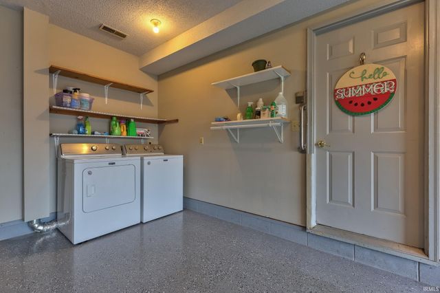 5825 Crossfield Drive, Evansville, IN 47715