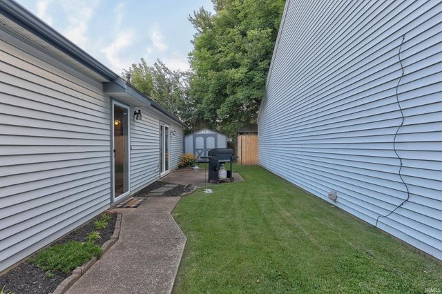 5825 Crossfield Drive, Evansville, IN 47715