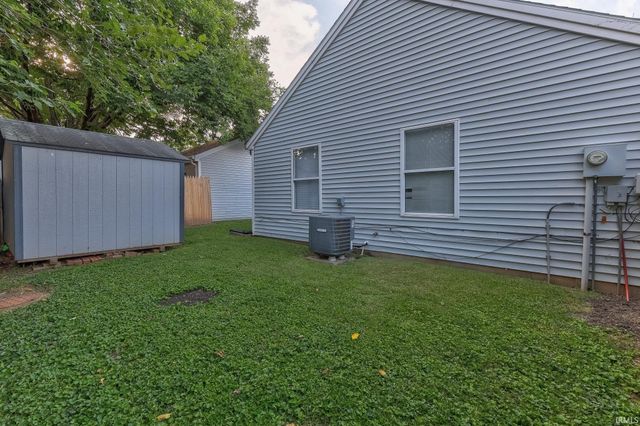 5825 Crossfield Drive, Evansville, IN 47715