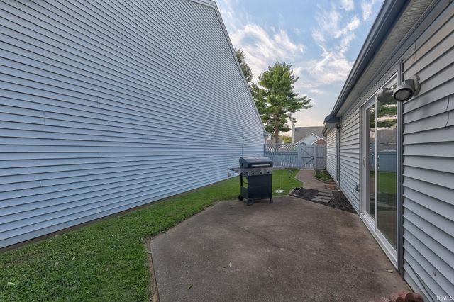 5825 Crossfield Drive, Evansville, IN 47715