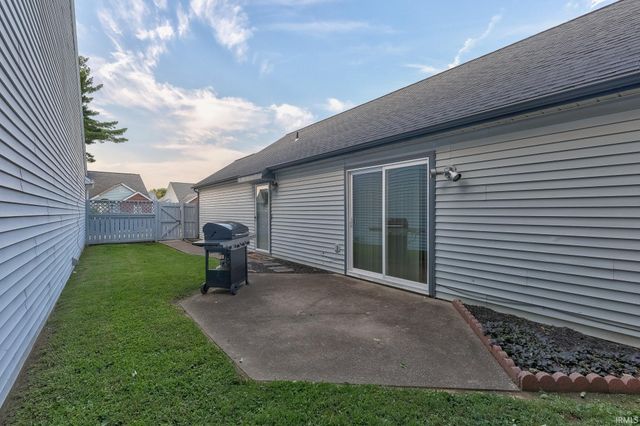 5825 Crossfield Drive, Evansville, IN 47715