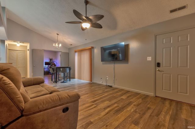 5825 Crossfield Drive, Evansville, IN 47715