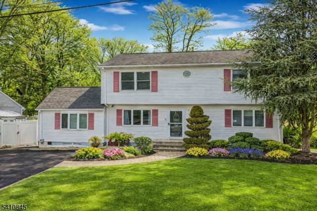 38 Longfellow Dr, Woodbridge Twp., NJ 07067